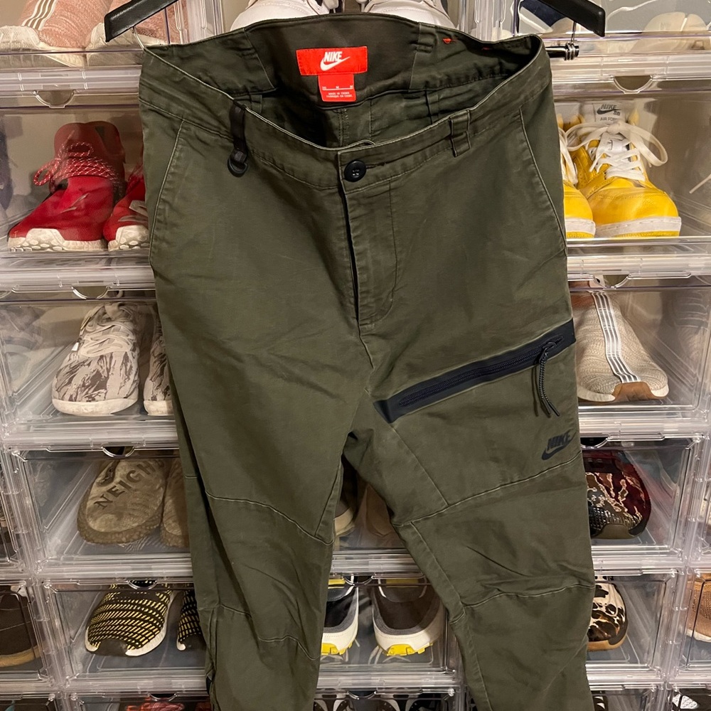 Mens medium Nike pants